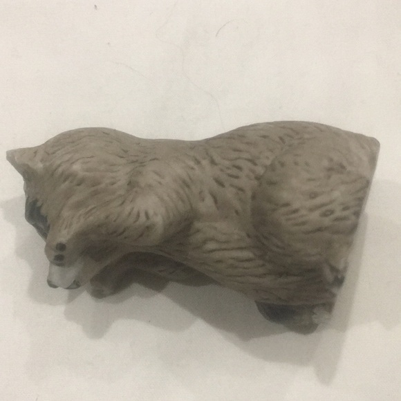 Little Raccoon Resin Animal - Picture 6 of 8